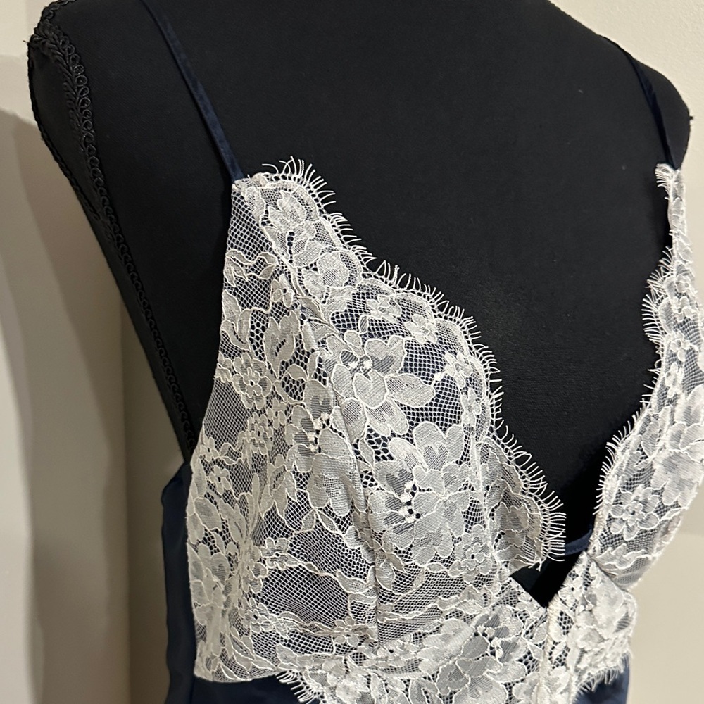 *ABERCROMBIE & FITCH* Navy Slip Dress w/ White Lace Bodice Size Medium Tall - Picture 4 of 8
